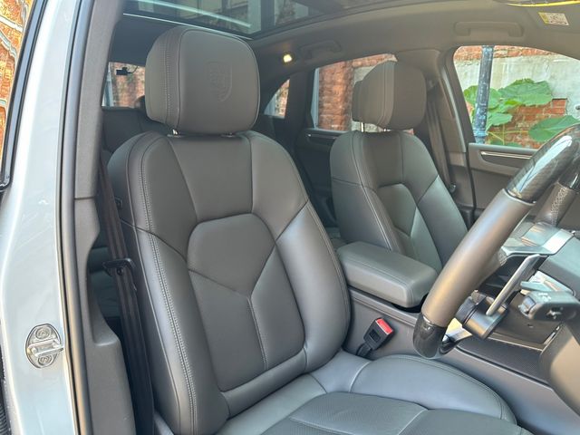 Porsche MACAN 2021-11 10127-5