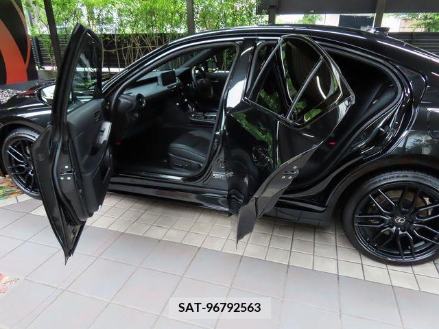 Lexus IS 2023-02 275450-14