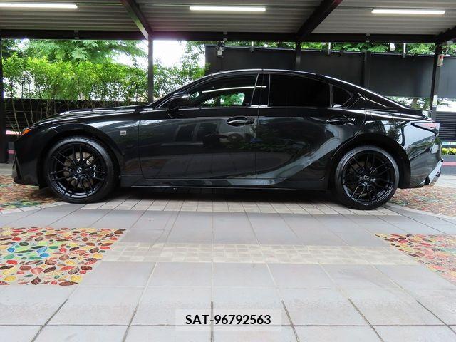 Lexus IS 2023-02 275450-3