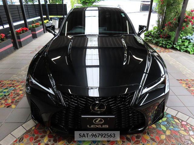 Lexus IS 2023-02 275450-4