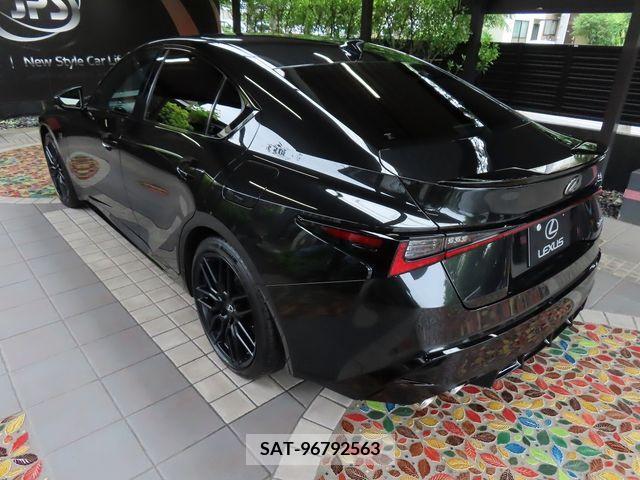 Lexus IS 2023-02 275450-13