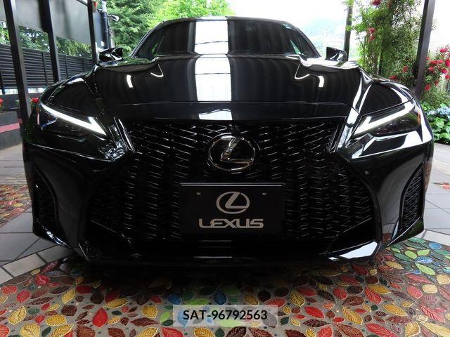 Lexus IS 2023-02 275450-5