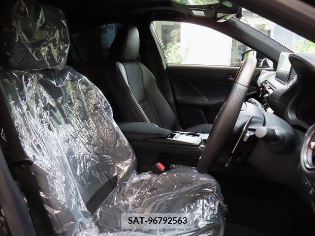 Lexus IS 2023-02 275450-20