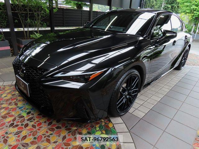 Lexus IS 2023-02 275450-12