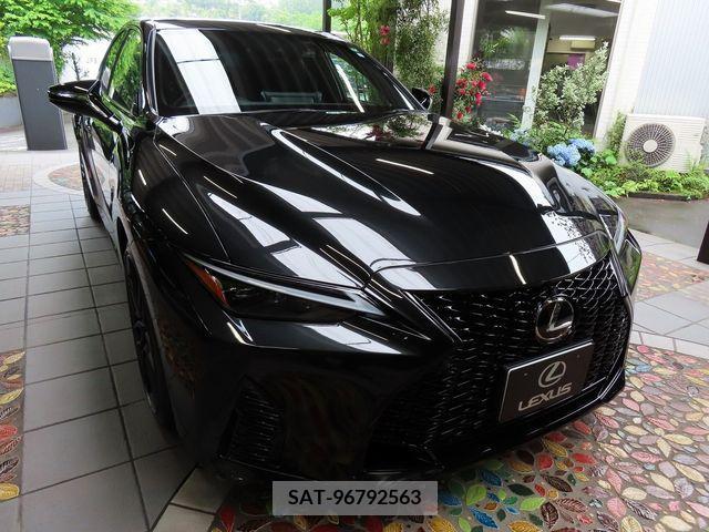 Lexus IS 2023-02 275450-8