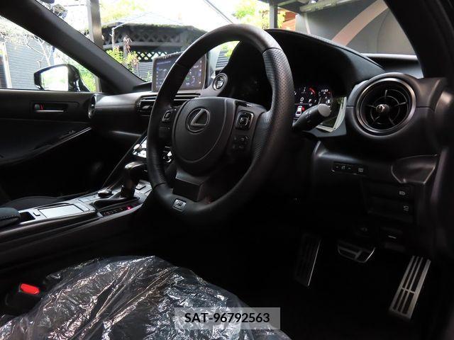 Lexus IS 2023-02 275450-19
