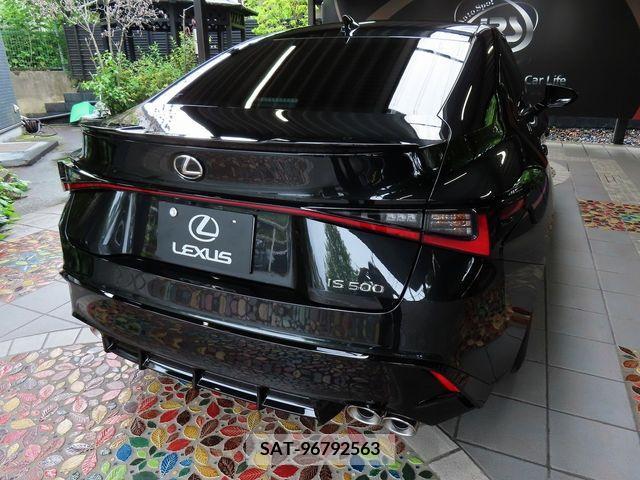 Lexus IS 2023-02 275450-11