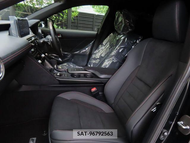 Lexus IS 2023-02 275450-15