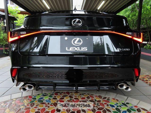 Lexus IS 2023-02 275450-7