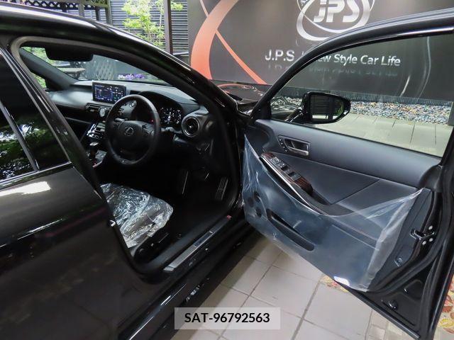 Lexus IS 2023-02 275450-18