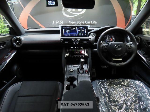 Lexus IS 2023-02 275450-2