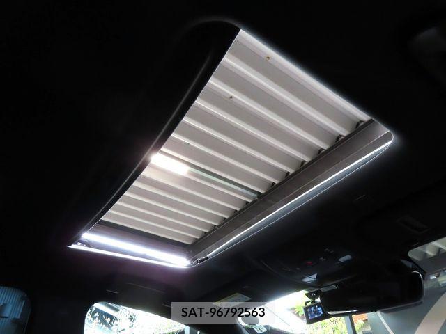 Lexus IS 2023-02 275450-10