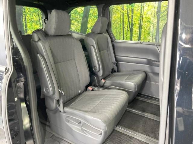 Toyota VOXY 2023-04 182200-9