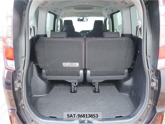 Toyota NOAH 2015-05 217944-16