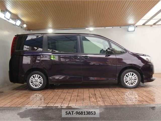 Toyota NOAH 2015-05 217944-12