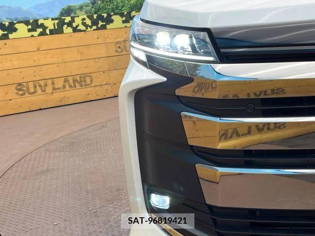 Toyota NOAH 2022-04 313579-12