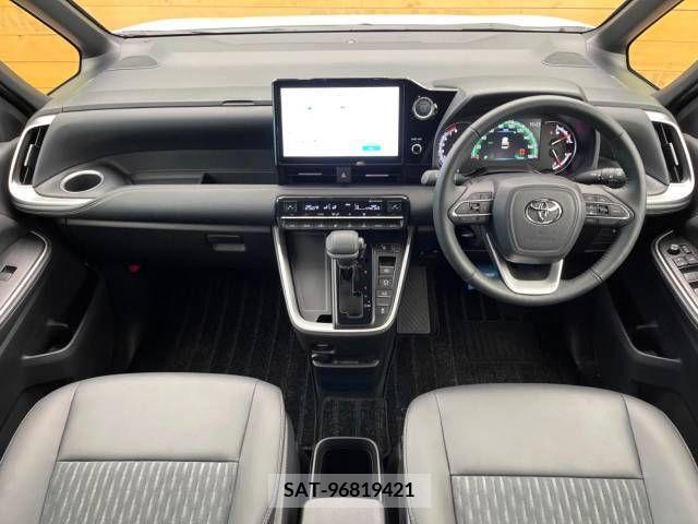 Toyota NOAH 2022-04 313579-1