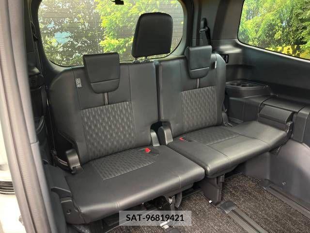 Toyota NOAH 2022-04 313579-9