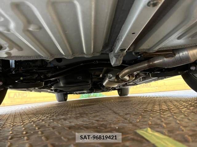Toyota NOAH 2022-04 313579-19