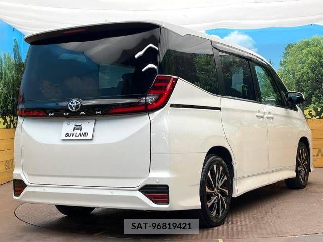 Toyota NOAH 2022-04 313579-17