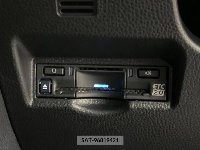 Toyota NOAH 2022-04 313579-6