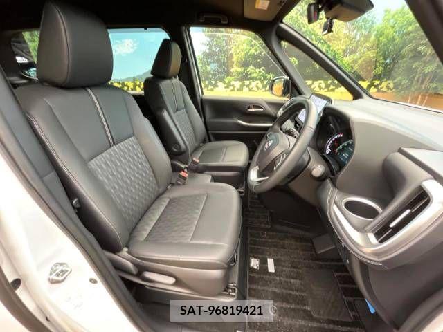 Toyota NOAH 2022-04 313579-7