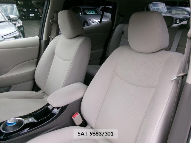 Nissan LEAF 2016-01 213165-12