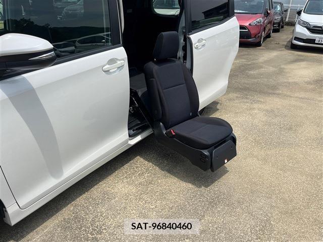 Toyota NOAH 2016-02 279519-5