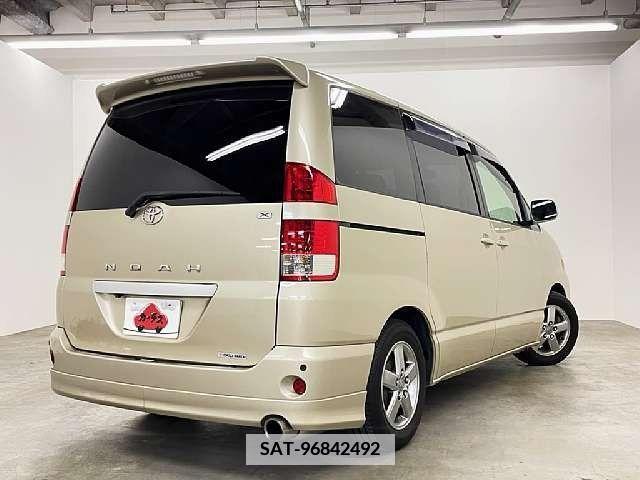 Toyota NOAH 2004-10 384775-2