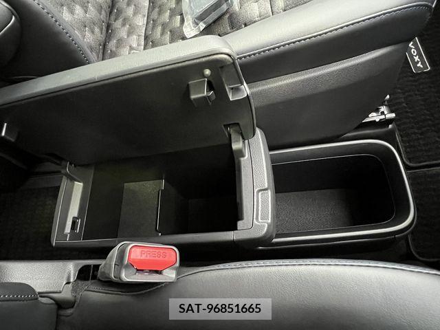 Toyota VOXY 2023-07 289055-12