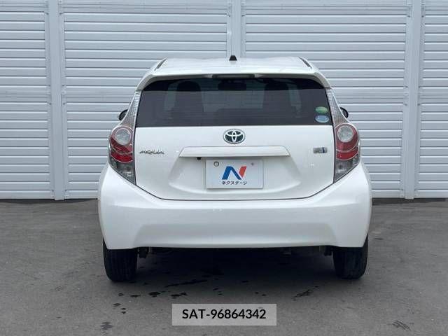 Toyota AQUA 2013-05 313974-14