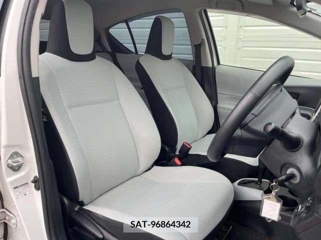 Toyota AQUA 2013-05 313974-11