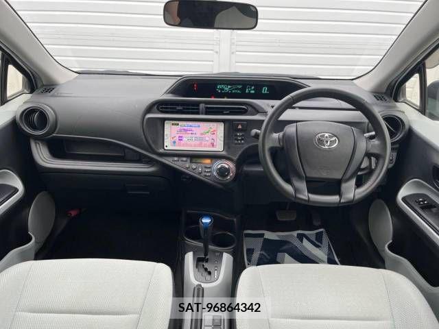 Toyota AQUA 2013-05 313974-1