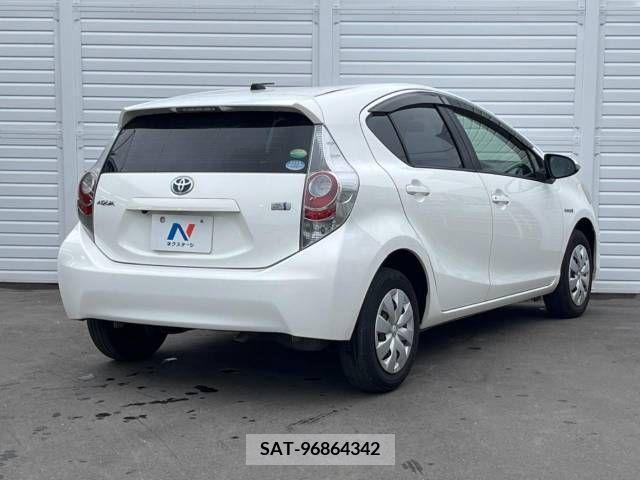Toyota AQUA 2013-05 313974-16