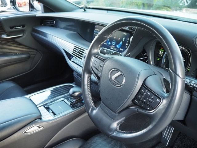 Lexus LS 2017-12 194716-29