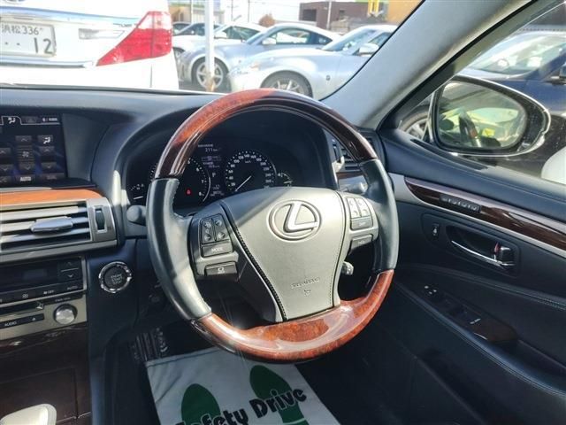 Lexus LS 2013-12 1636-9