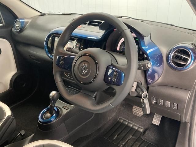 Renault TWINGO 2022-09 16999-1