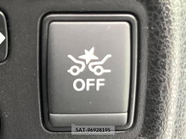Nissan NOTE 2018-02 325621-2