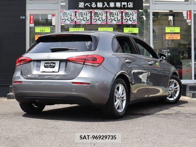 Mercedes Benz A-CLASS 2018-01 276495-26