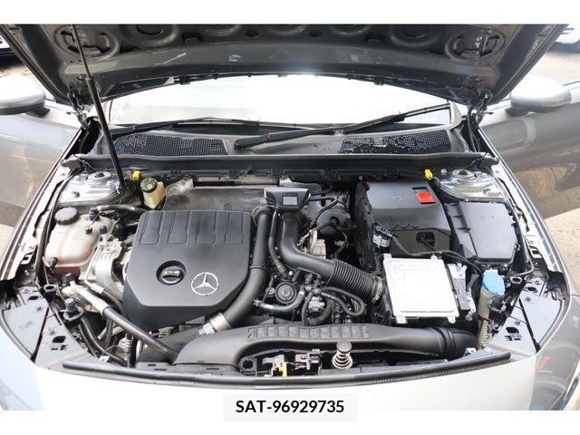 Mercedes Benz A-CLASS 2018-01 276495-25