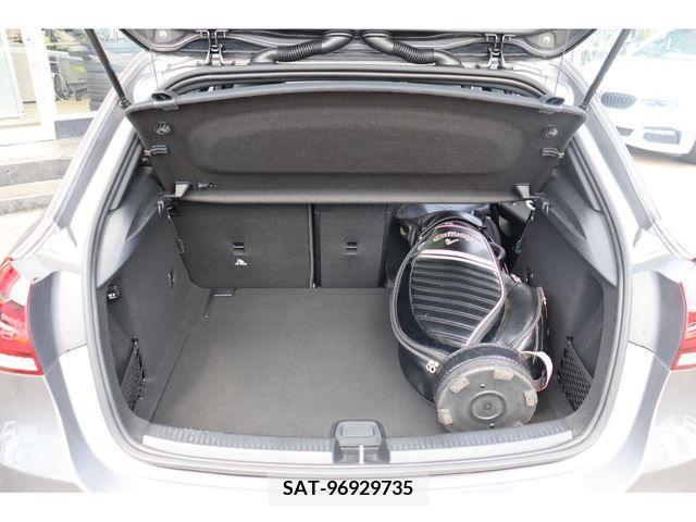 Mercedes Benz A-CLASS 2018-01 276495-23