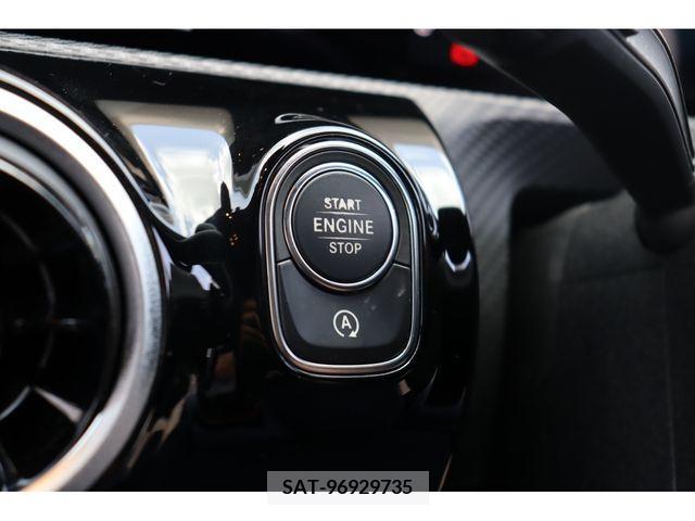Mercedes Benz A-CLASS 2018-01 276495-16