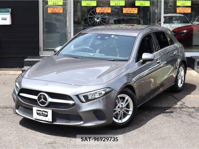 Mercedes Benz A-CLASS 2018-01 276495-1