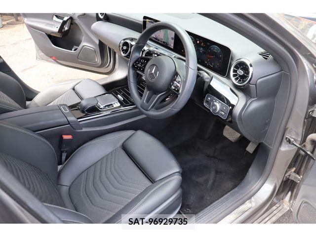 Mercedes Benz A-CLASS 2018-01 276495-2