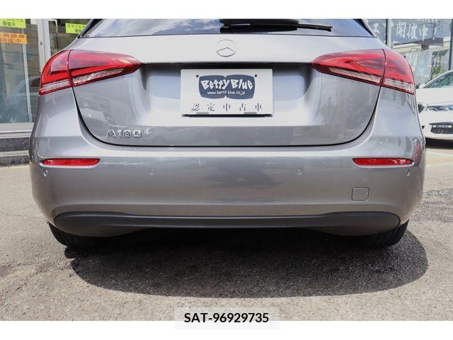 Mercedes Benz A-CLASS 2018-01 276495-19