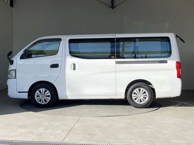Nissan NV350 Caravan 2017-07 187657-13