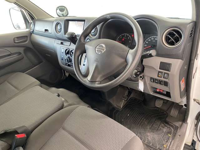 Nissan NV350 Caravan 2017-07 187657-19