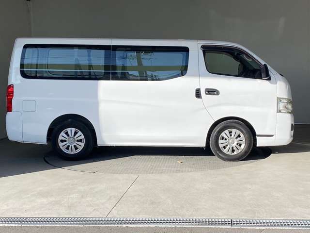 Nissan NV350 Caravan 2017-07 187657-9