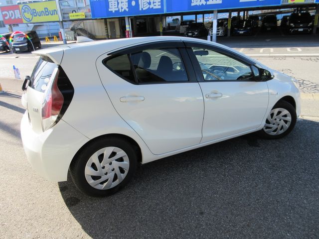 Toyota AQUA 2016-11 192755-6