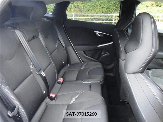 Volvo V40 2017-12 288642-15